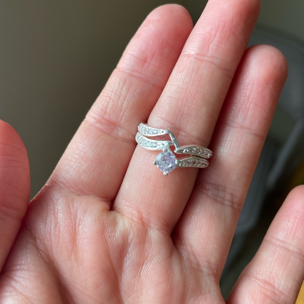 .925 sterling silver ring with micro zirconia ring, size 8 - Picture 1 of 2